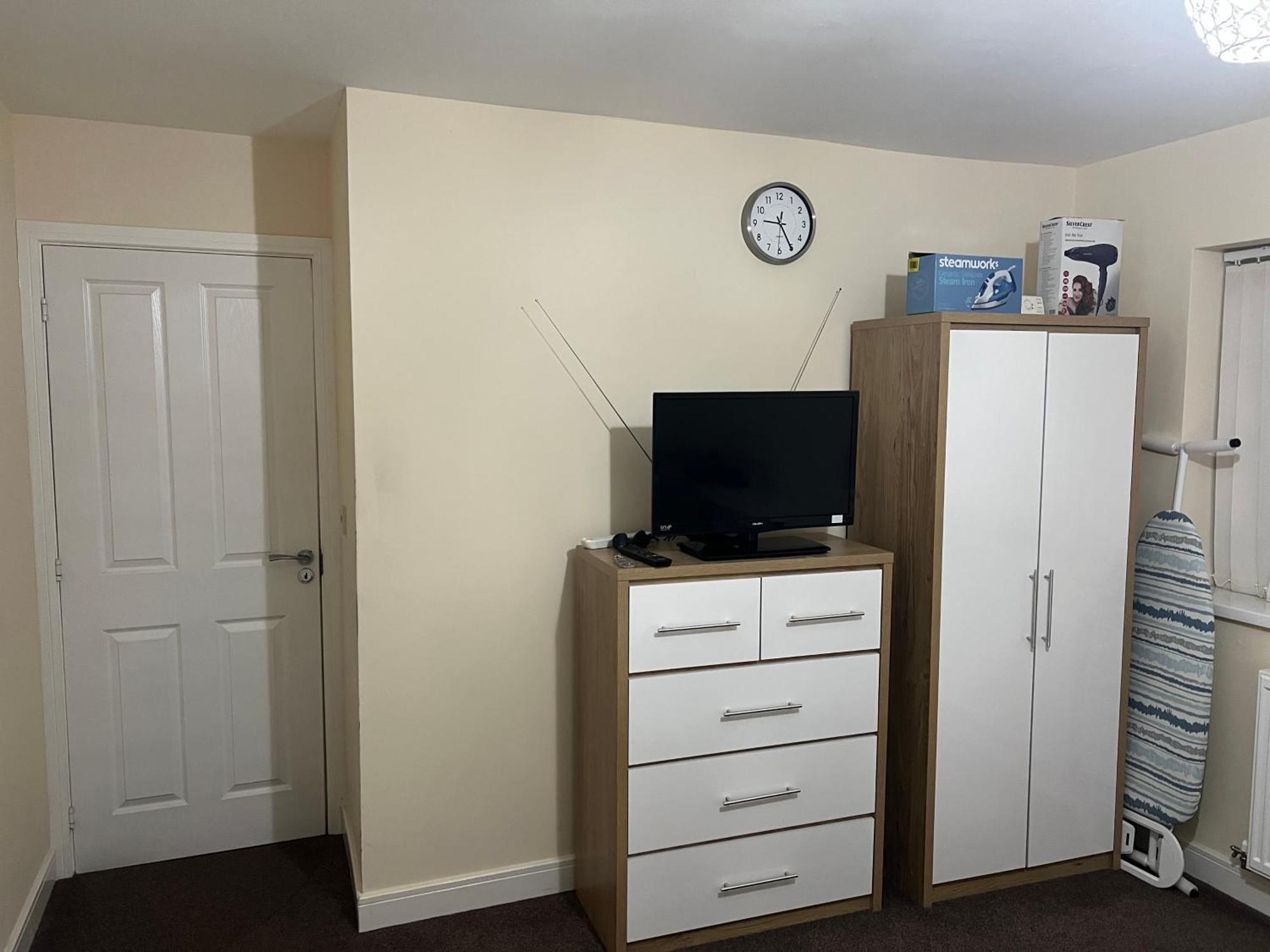 Hams Rest Place - Strictly Only One Guest Allowed In One Room A Second Accompanying Person Will Not Be Allowed Into The Property Бірмінгем Екстер'єр фото