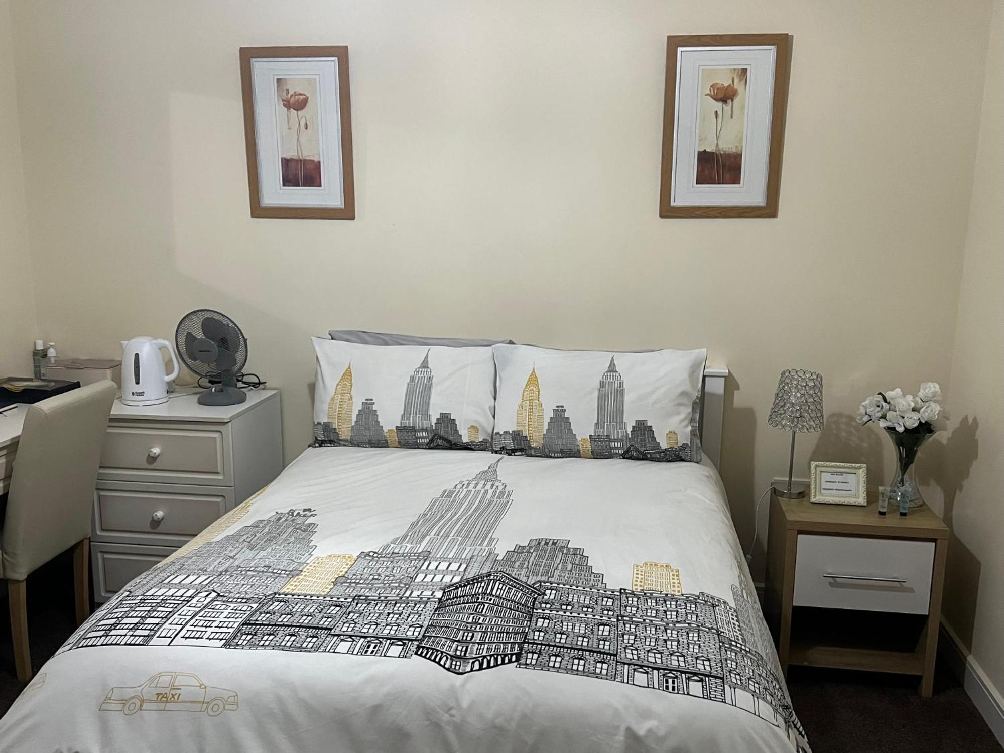 Hams Rest Place - Strictly Only One Guest Allowed In One Room A Second Accompanying Person Will Not Be Allowed Into The Property Бірмінгем Екстер'єр фото